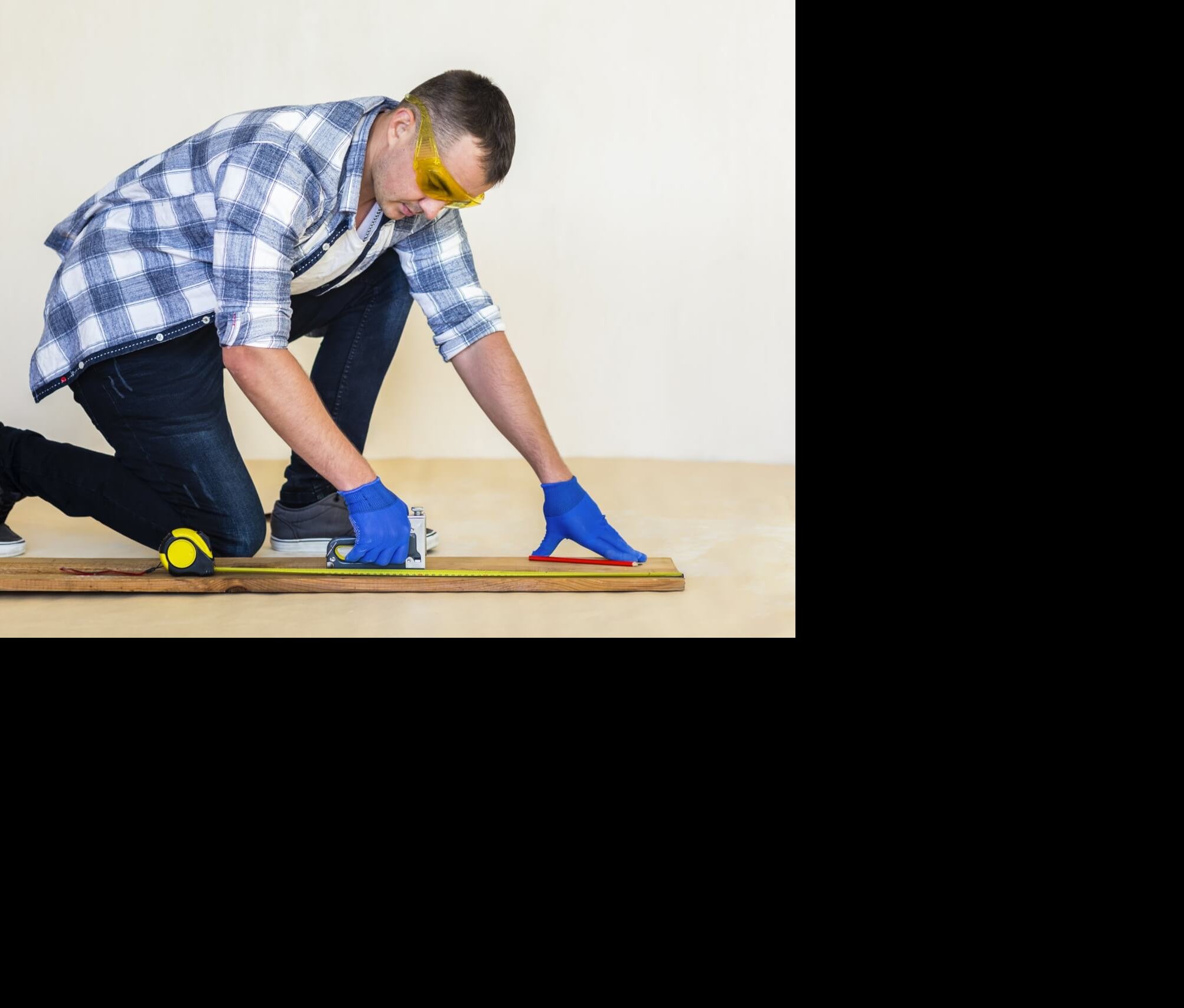full-shot-man-taking-measure-wood